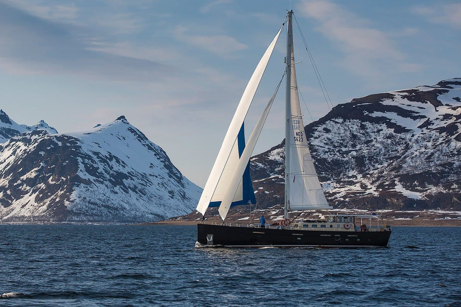 Под парусом у берегов Исландии